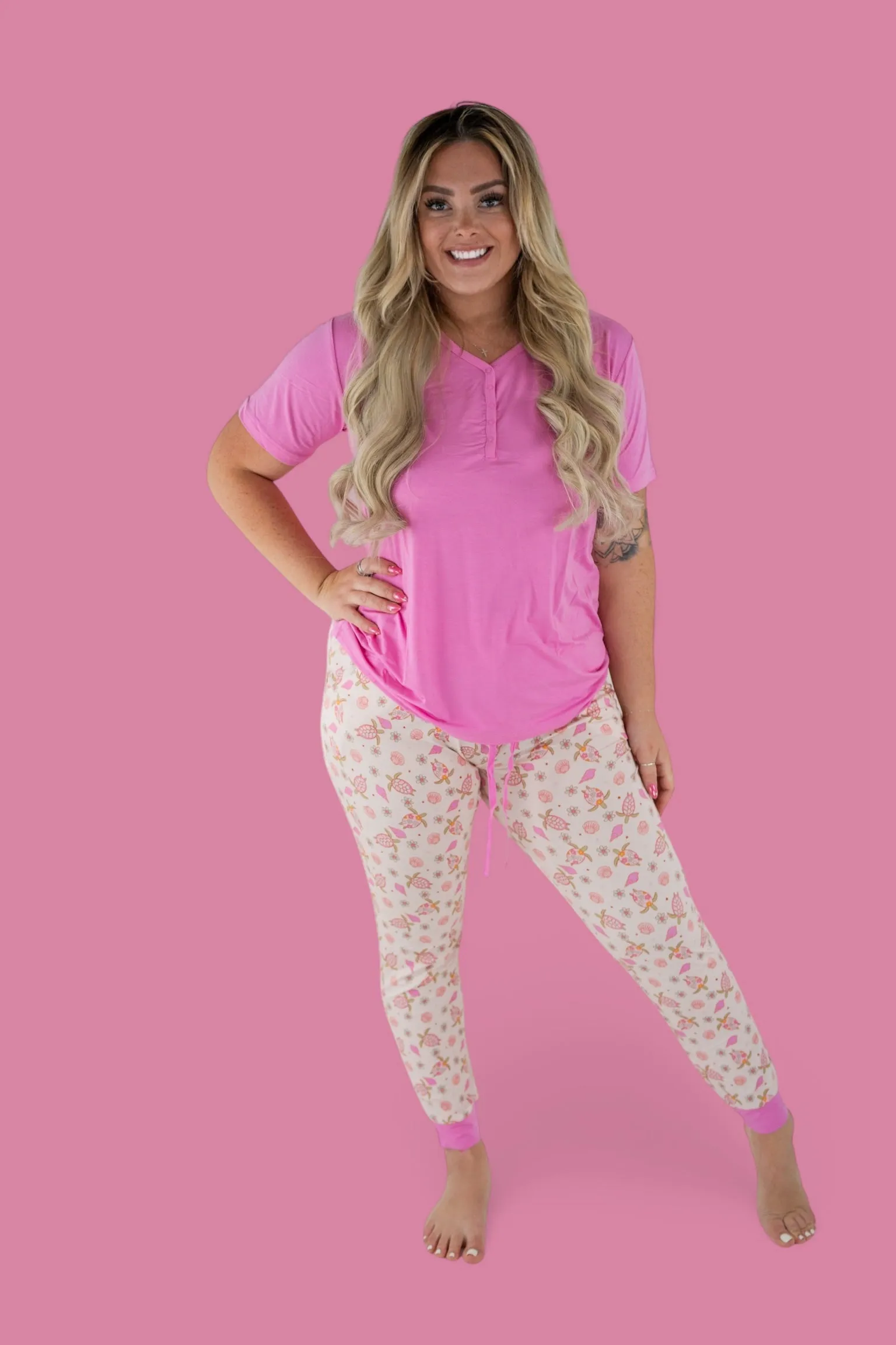 EXCLUSIVE LOVE YOUR SHELL WOMENS JOGGER DREAM SET