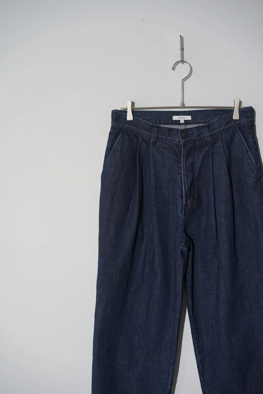 KON-PT04233 2PLEAT DENIM SLACKS