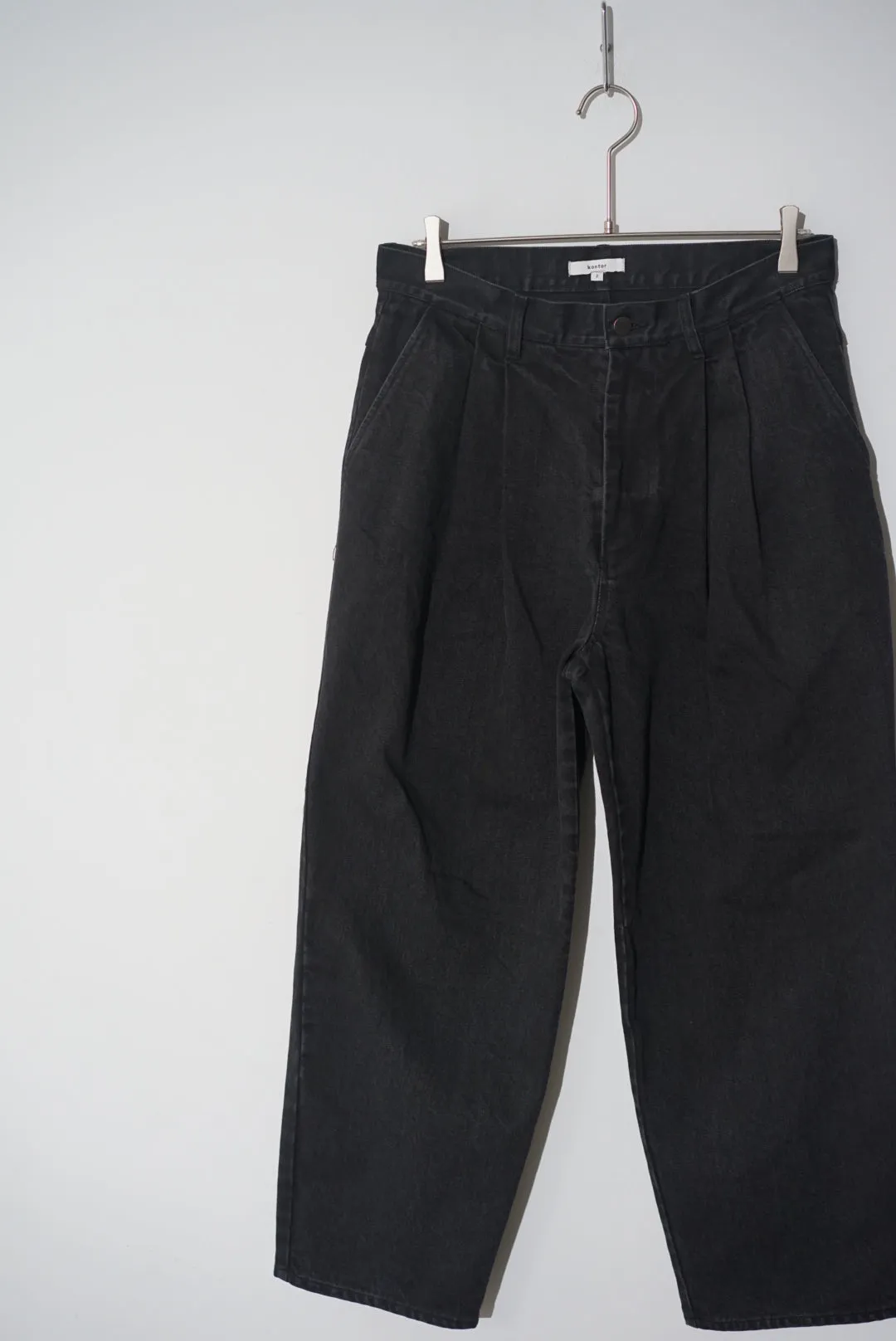 KON-PT04233 2PLEAT DENIM SLACKS